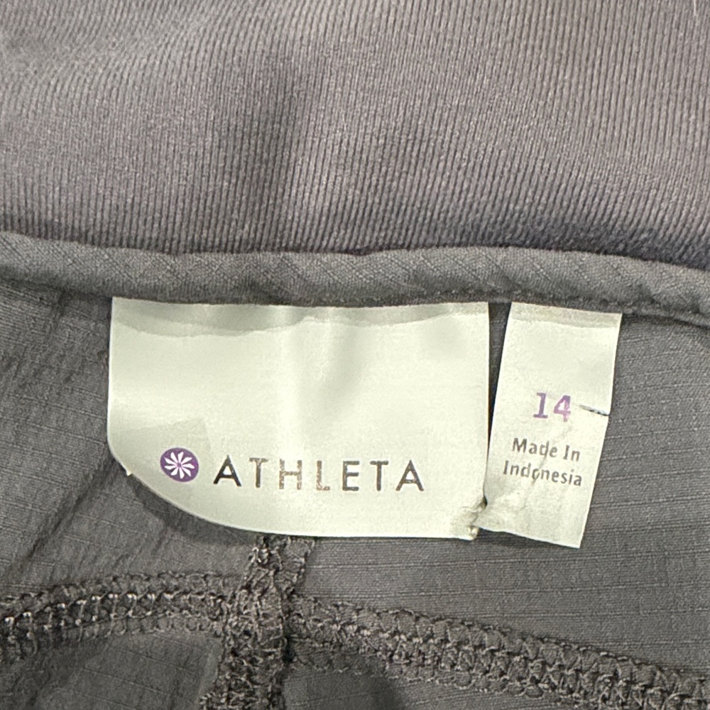 Athleta Women's Cargo Shorts,Size 14 - Picture 12 of 17